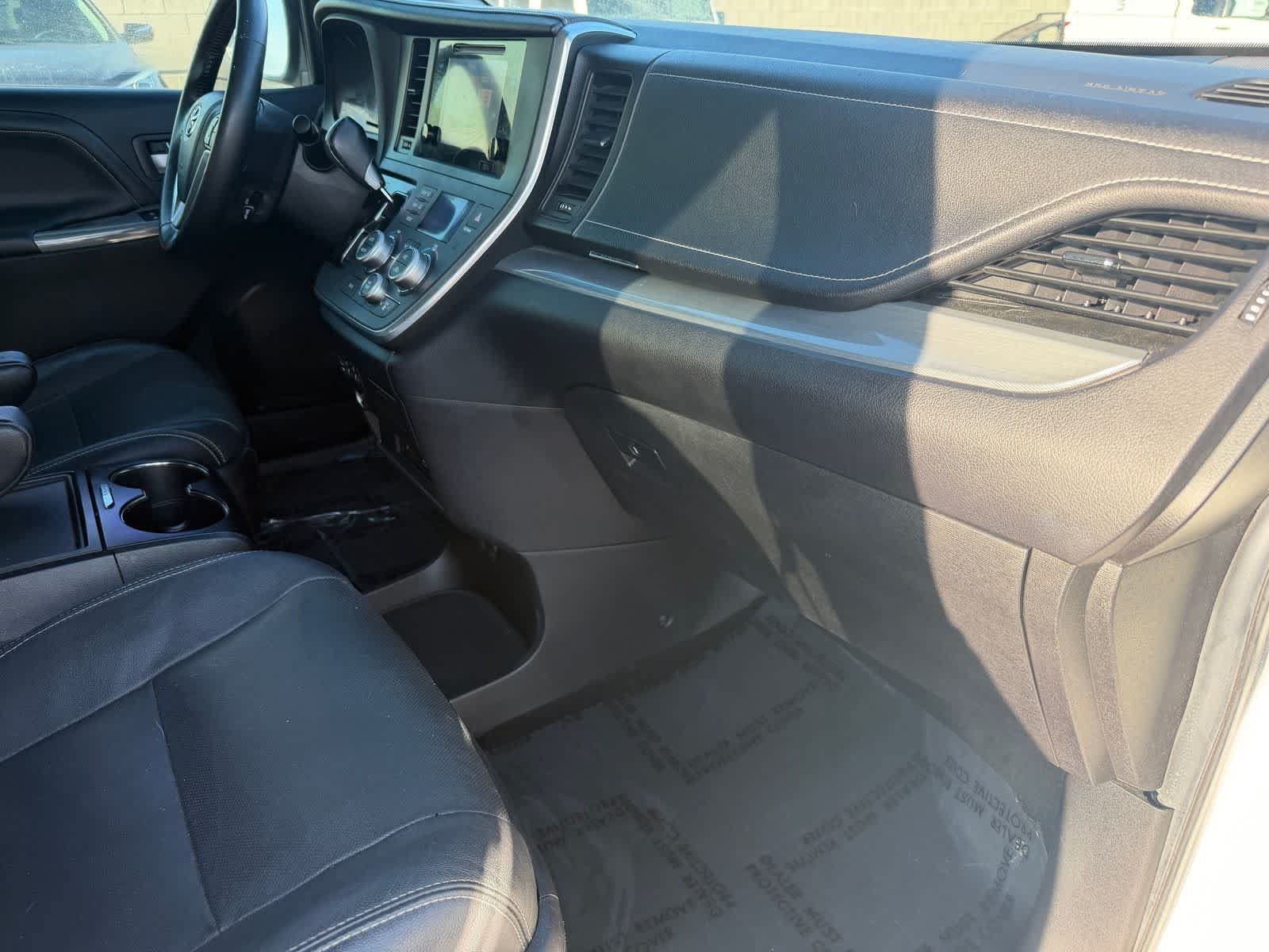 Used 2015 Toyota Sienna SE Premium FWD image 11