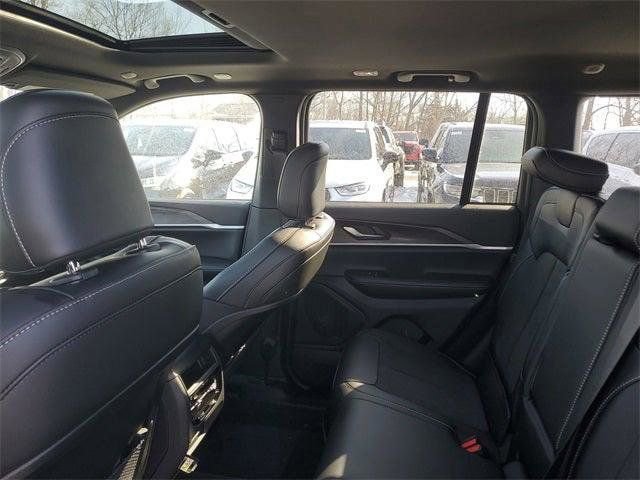 New 2026 Jeep Grand Cherokee Altitude AWD/4WD image 10