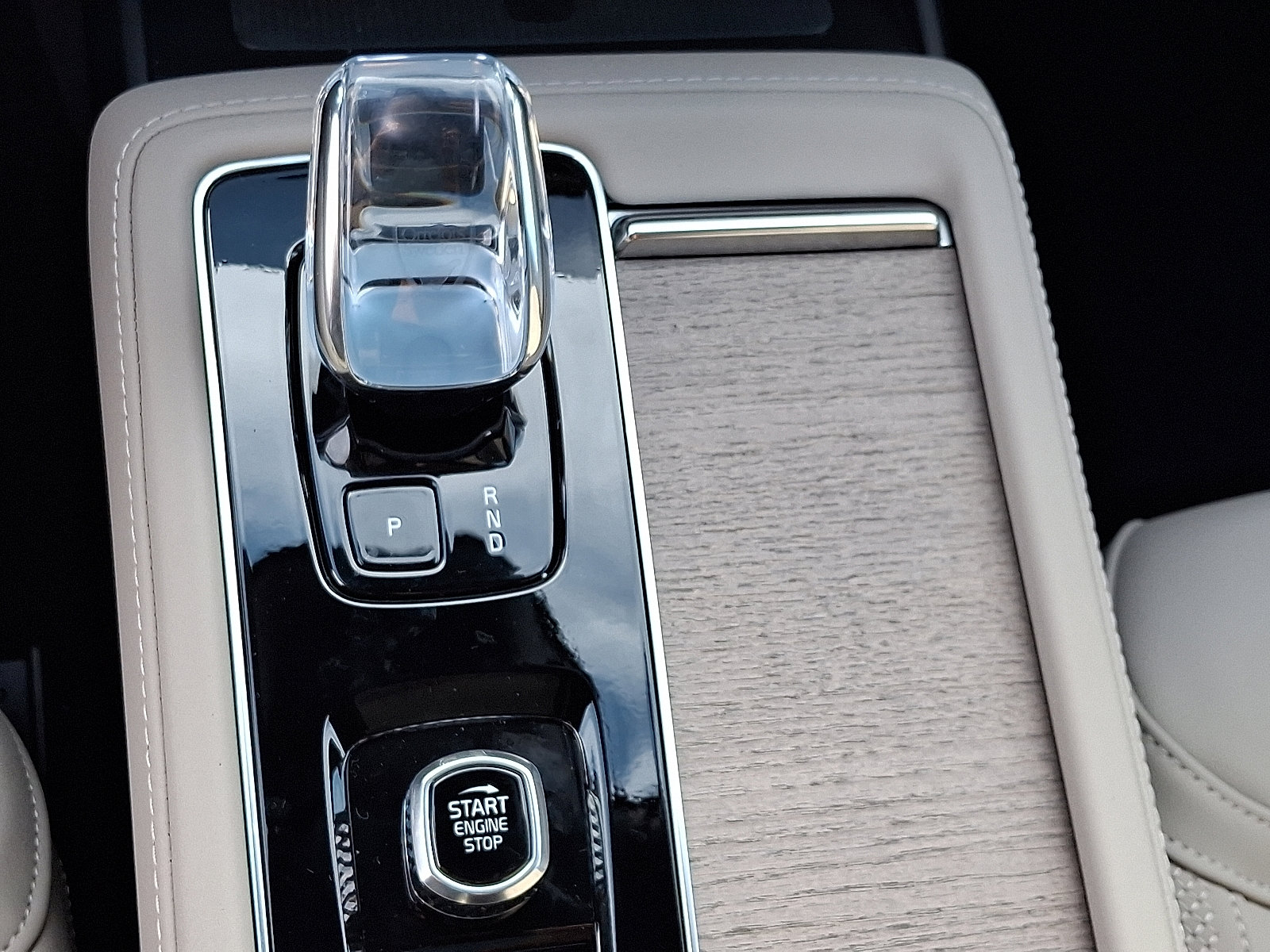 New 2026 Volvo XC90 B6 Plus w/ Protection Package Premier image 11