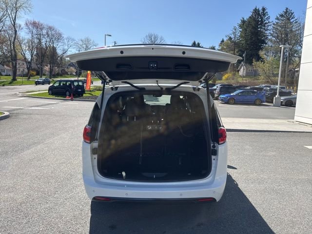 Used 2021 Chrysler Pacifica Touring-L w/ Premium & Safety Sphere Group image 9