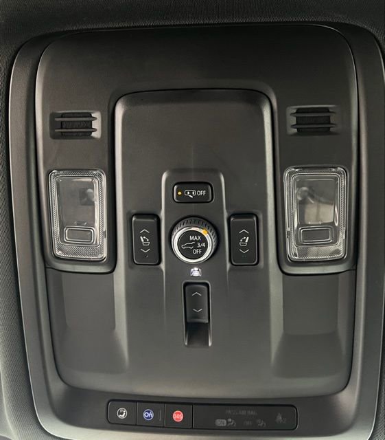 Used 2025 Chevrolet Suburban Premier AWD/4WD image 39