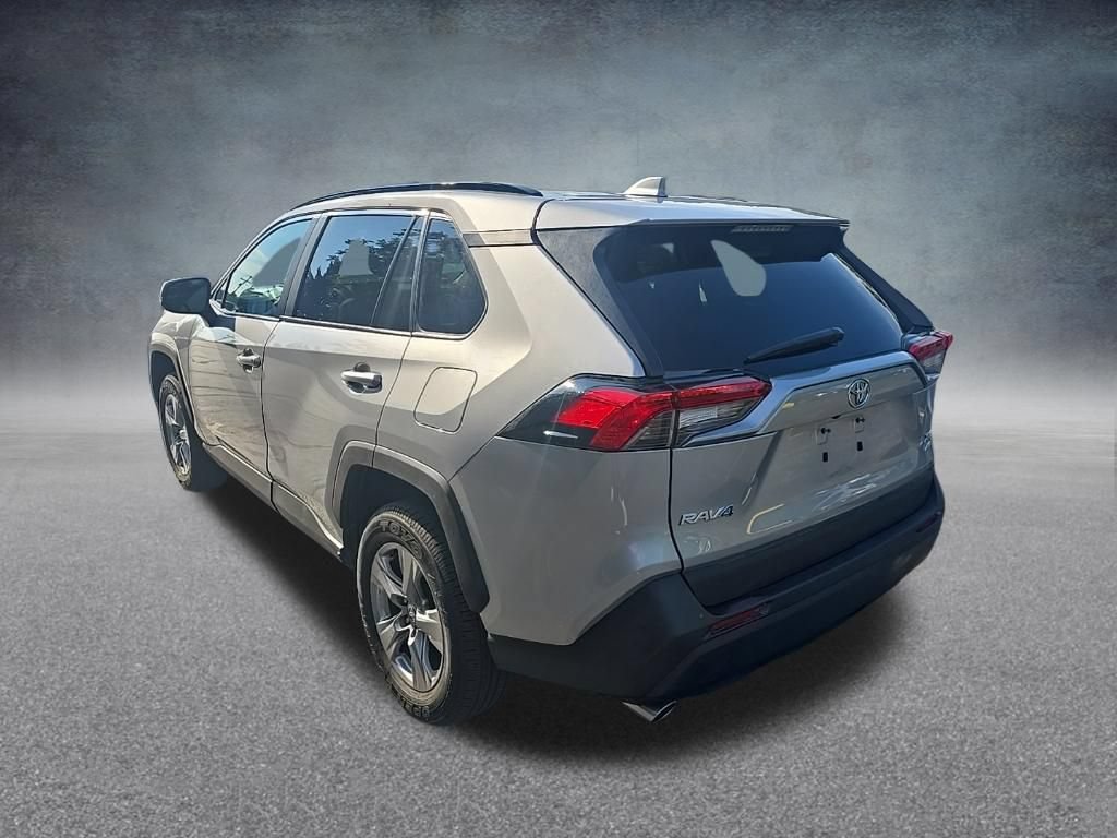 Used 2024 Toyota RAV4 XLE AWD/4WD image 5