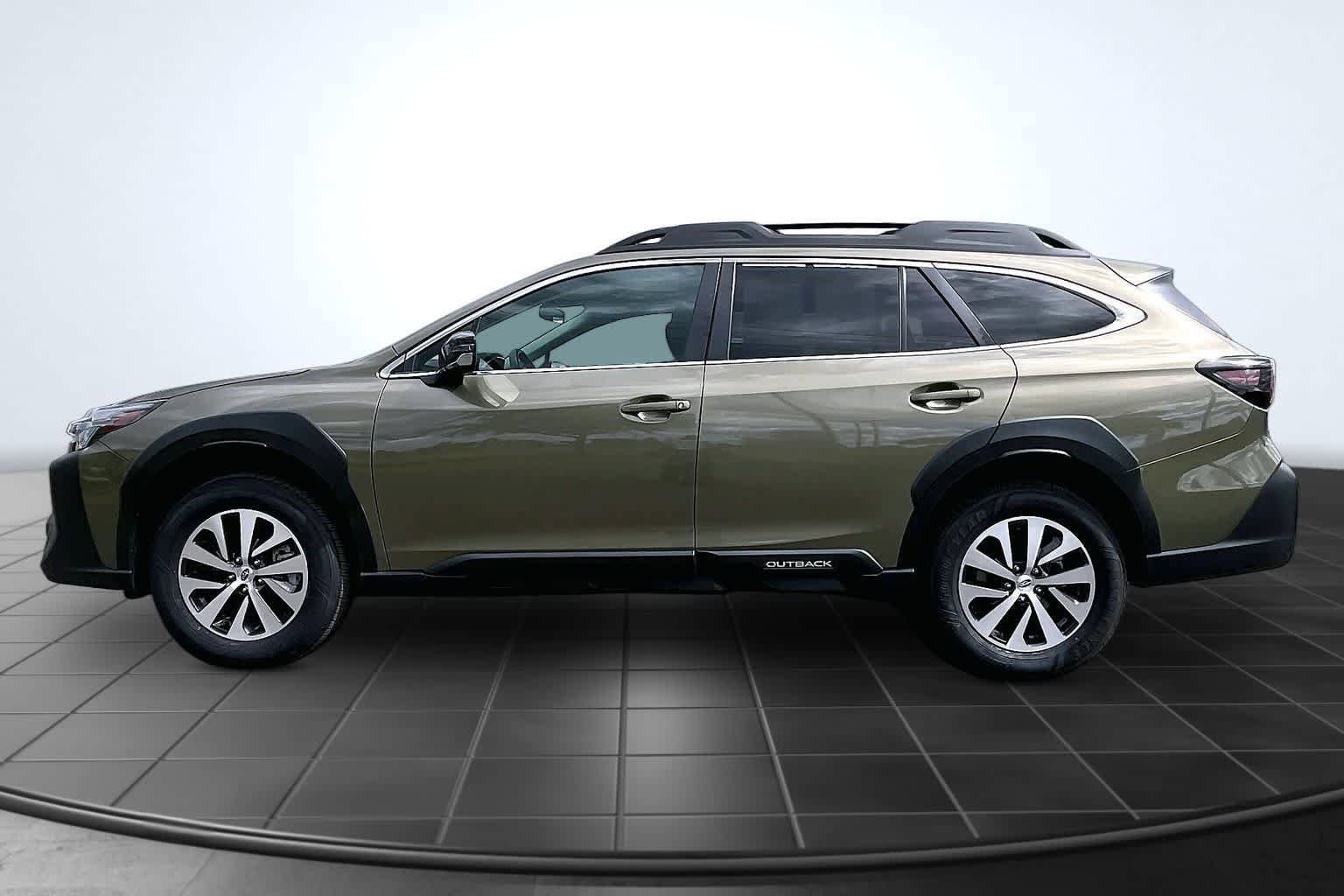 Used 2025 Subaru Outback Premium AWD/4WD image 3