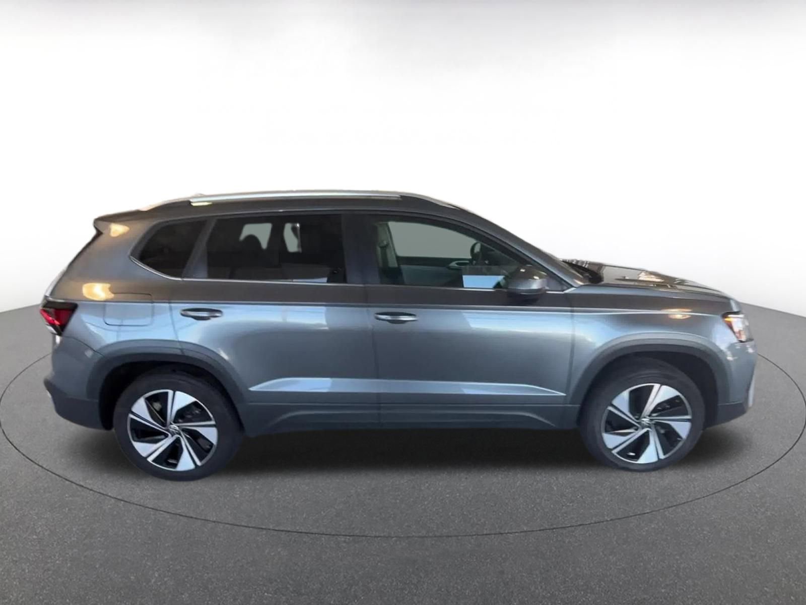 Used 2025 Volkswagen Taos SE image 20