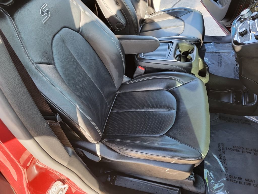 Used 2022 Chrysler Pacifica Touring-L w/ S Appearance Package image 15