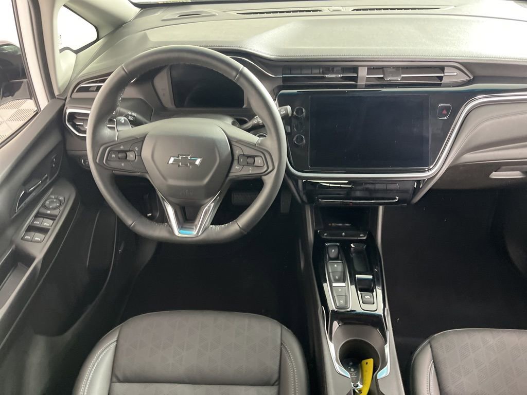 Used 2023 Chevrolet Bolt LT w/ Infotainment Package FWD image 3