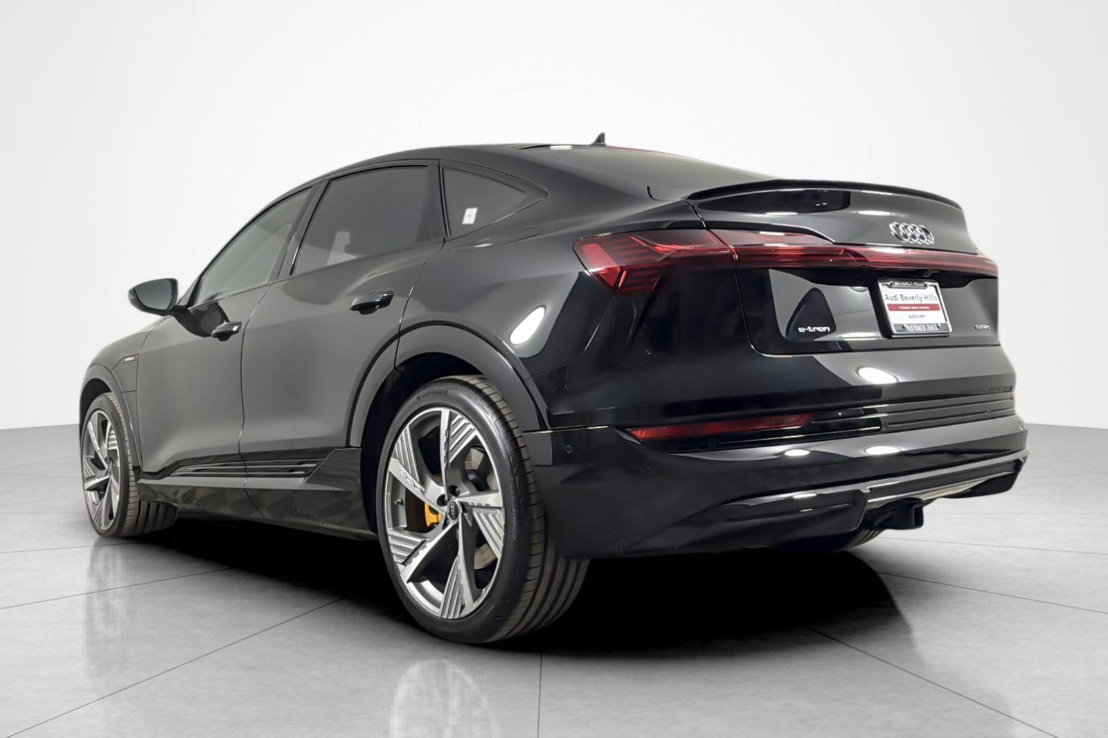 Used 2023 Audi e-tron Prestige AWD/4WD image 3