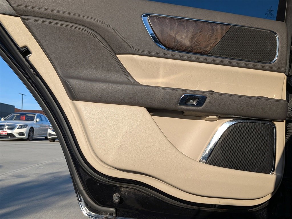 Used 2019 Lincoln Continental Premiere image 24