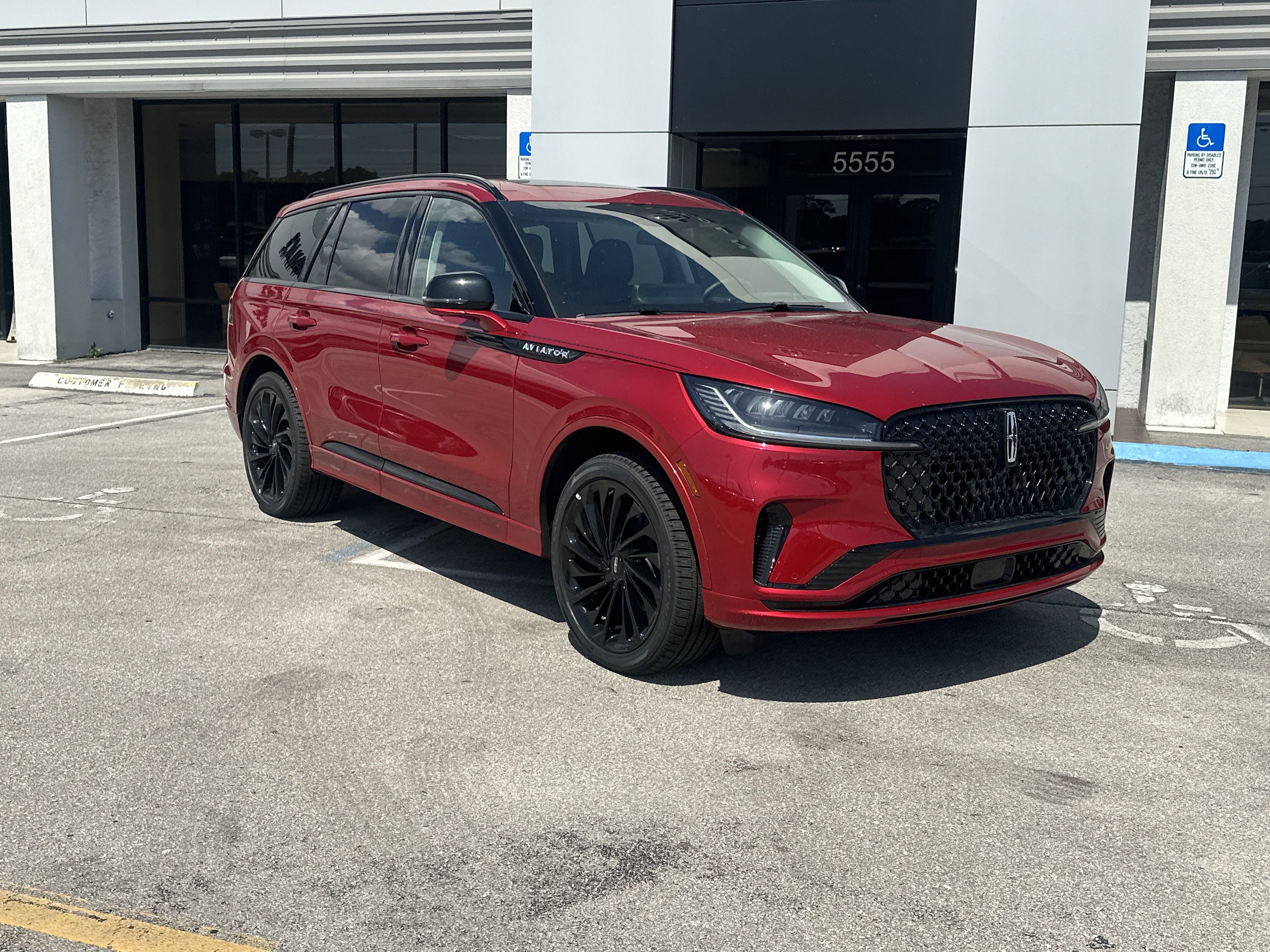 New 2025 Lincoln Aviator Reserve w/ Luxury Package image 4