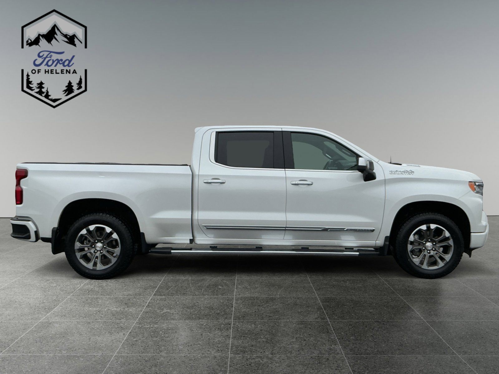 Used 2024 Chevrolet Silverado 1500 High Country w/ Technology Package AWD/4WD image 6