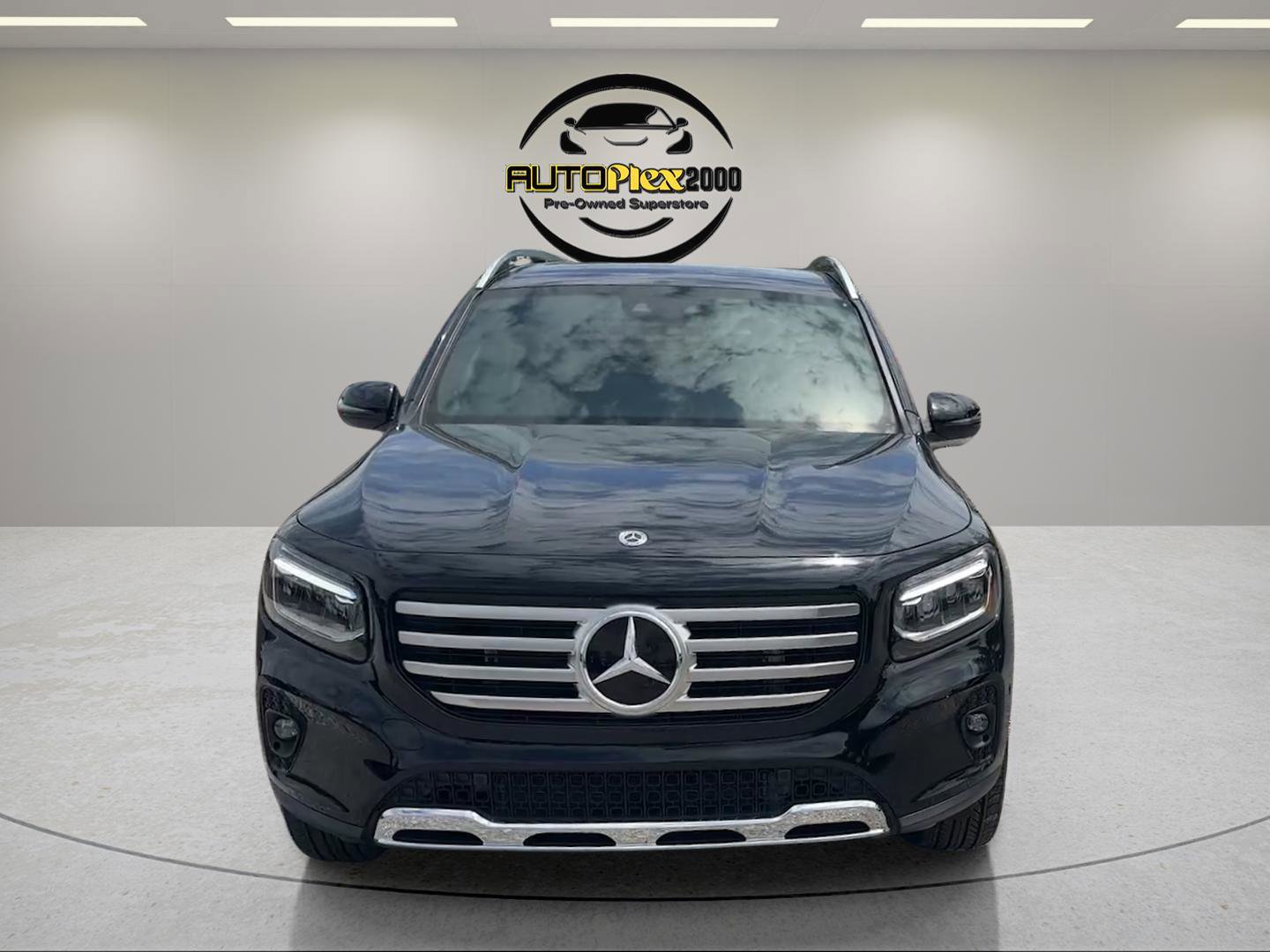 Used 2024 Mercedes-Benz GLB 250 4MATIC image 2