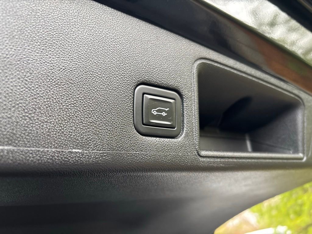 Used 2023 GMC Terrain SLE w/ Driver Convenience Package image 20