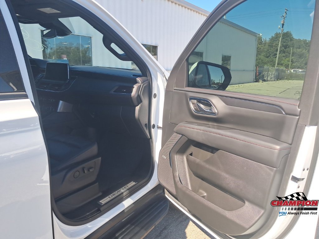 Used 2023 Chevrolet Suburban RST w/ Luxury Package AWD/4WD image 15