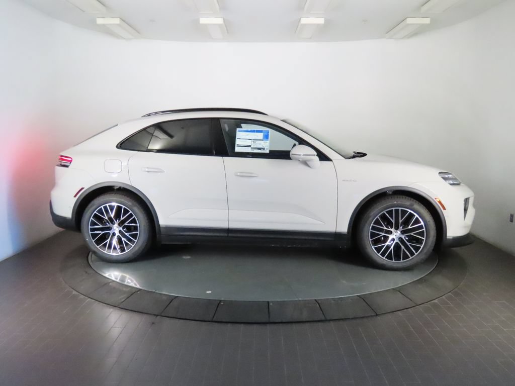 New 2026 Porsche Macan 4 Electric AWD/4WD image 8