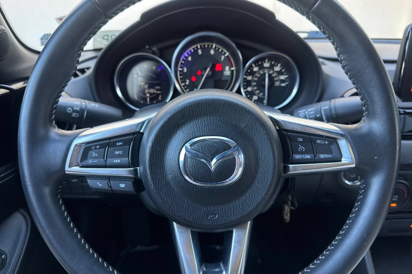 Used 2021 MAZDA MX-5 Miata Club w/ Appearance Package RWD image 23