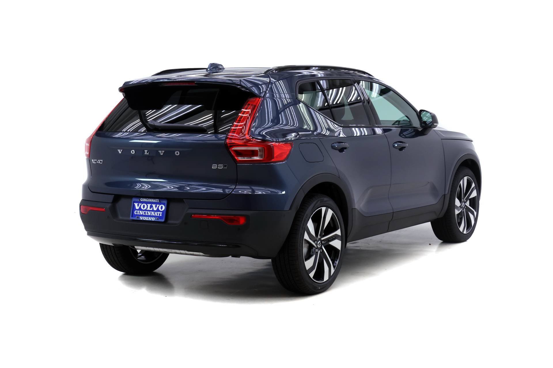 New 2026 Volvo XC40 B5 Ultra w/ Protection Package Premier AWD/4WD image 4