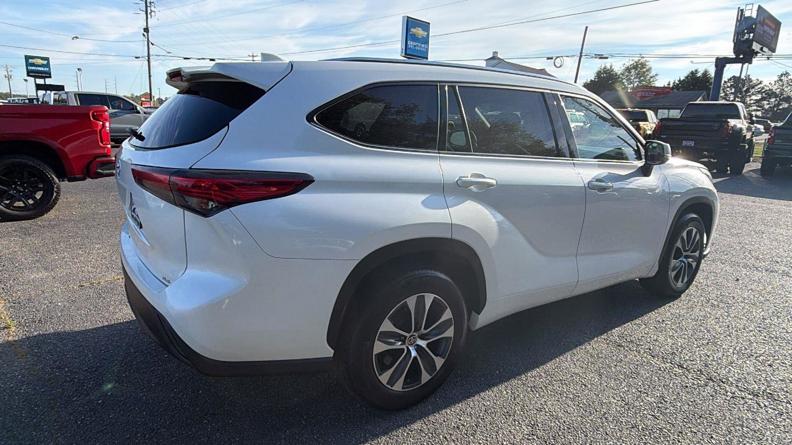 Used 2020 Toyota Highlander XLE image 5