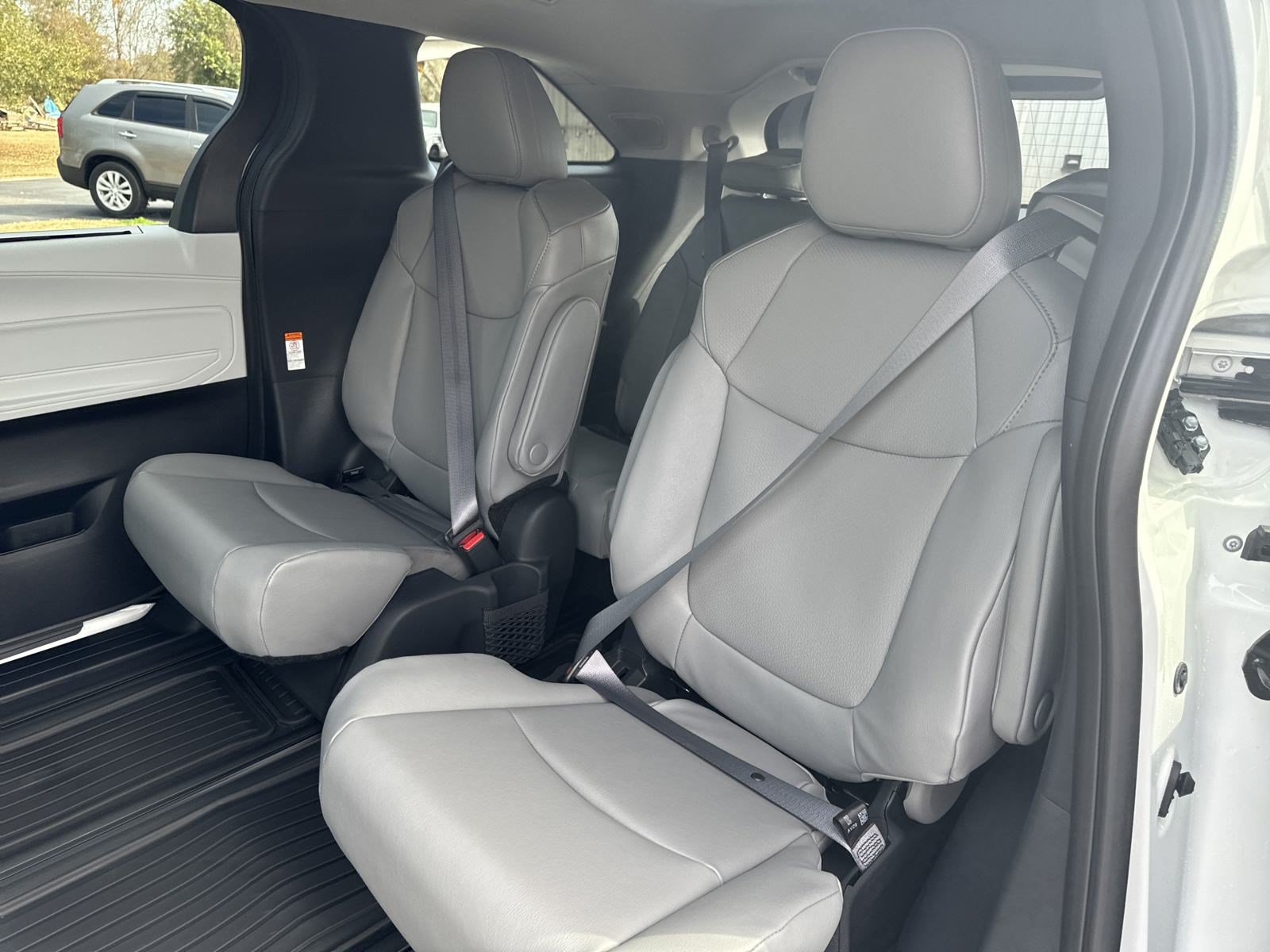 New 2025 Toyota Sienna XLE w/ XLE Plus Package FWD image 25
