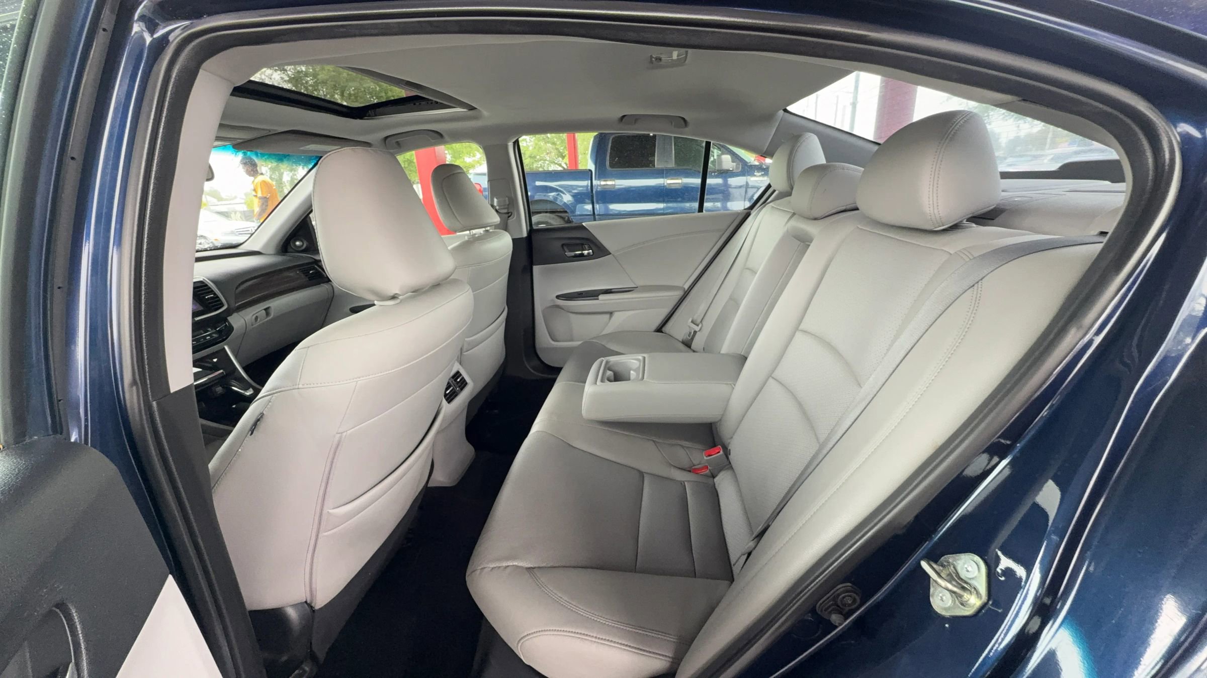 Used 2017 Honda Accord EX-L image 18