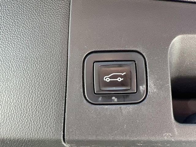 Used 2017 Cadillac XT5 Luxury w/ Driver Awareness Package AWD/4WD image 11