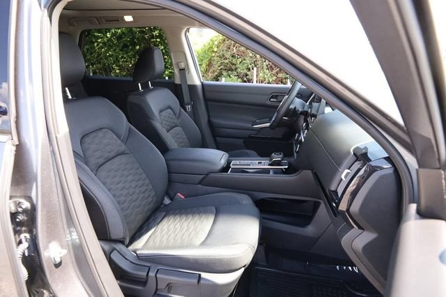 Certified 2025 Nissan Pathfinder SV w/ SV Premium Package FWD image 29