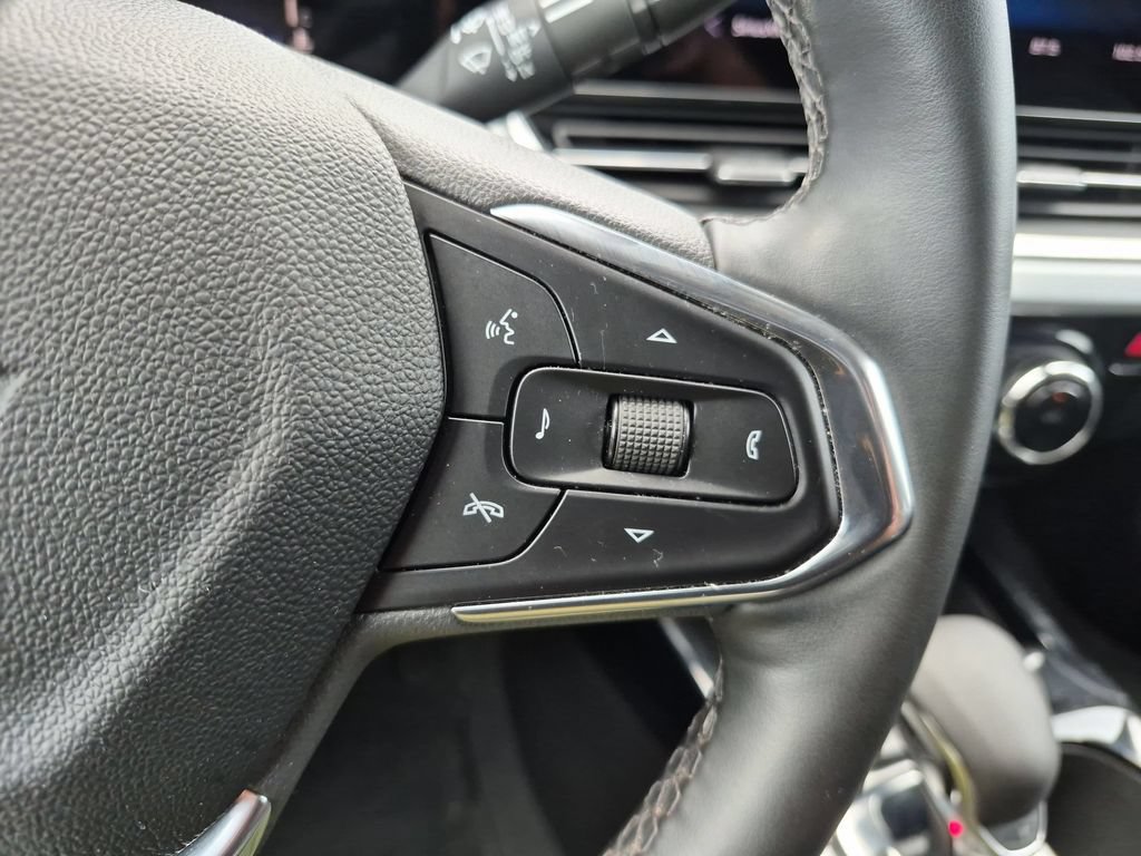 Used 2025 Chevrolet Trax LT w/ LT Convenience Package FWD image 21