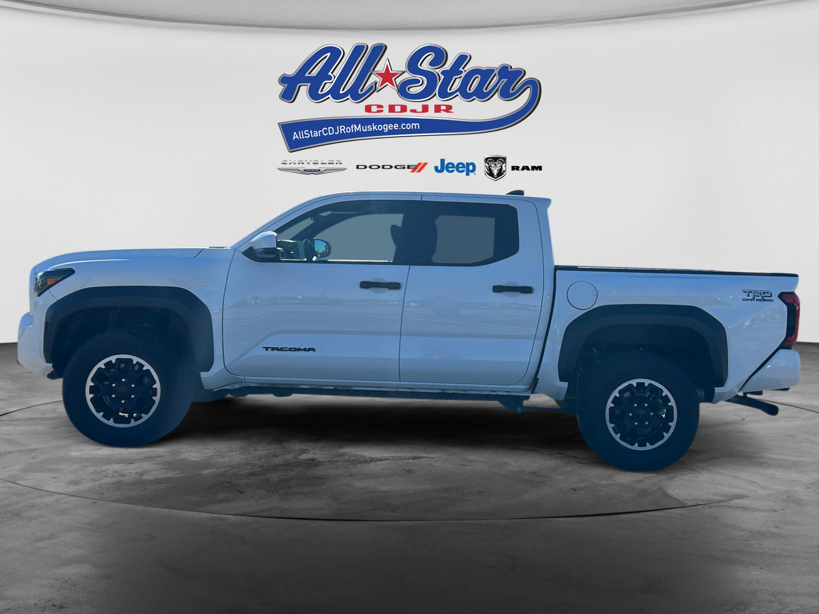 Used 2025 Toyota Tacoma TRD Off-Road AWD/4WD image 8