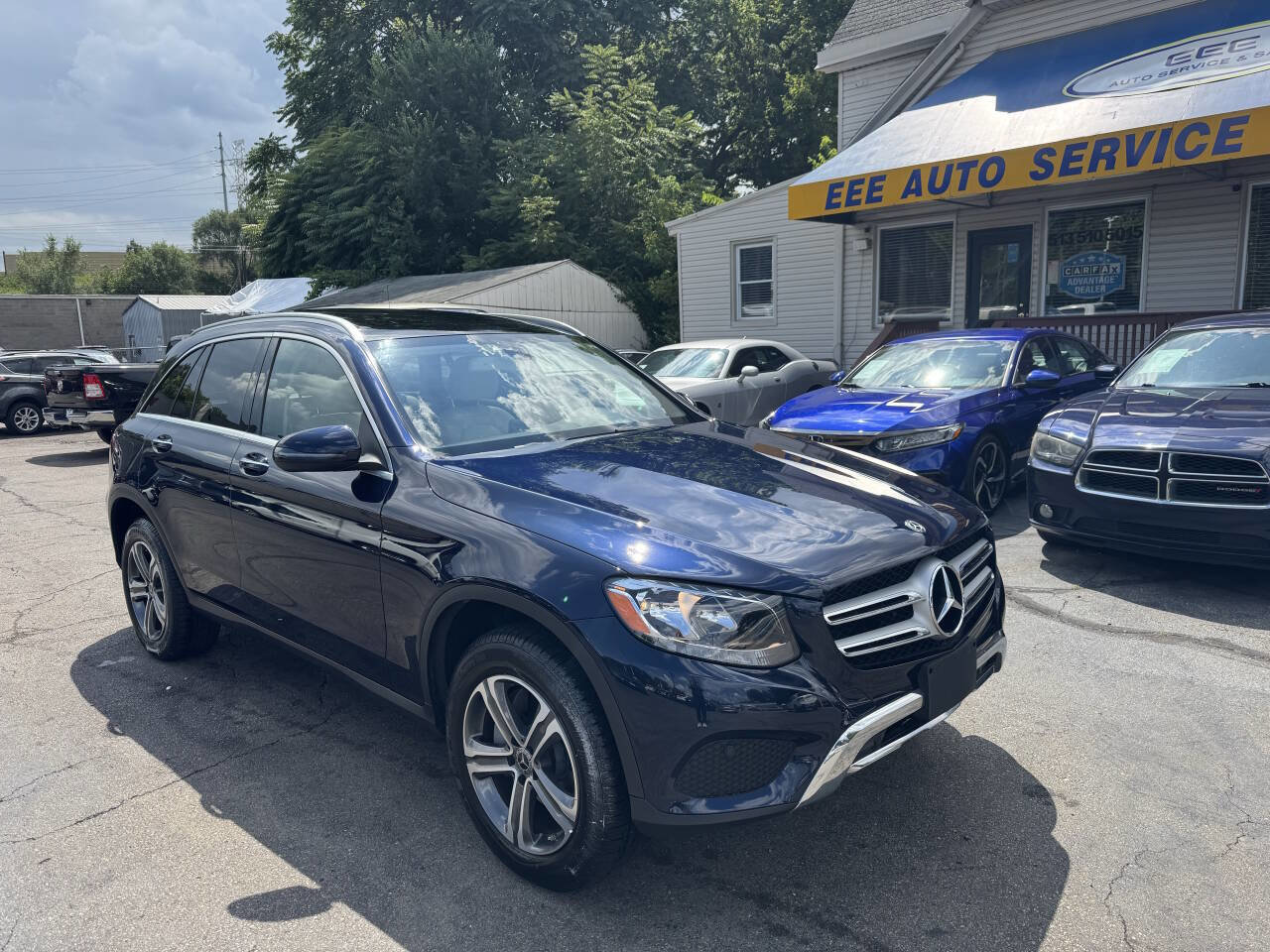 Used 2019 Mercedes-Benz GLC 300 4MATIC image 2