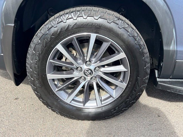 Used 2019 Toyota Highlander XLE AWD/4WD image 9