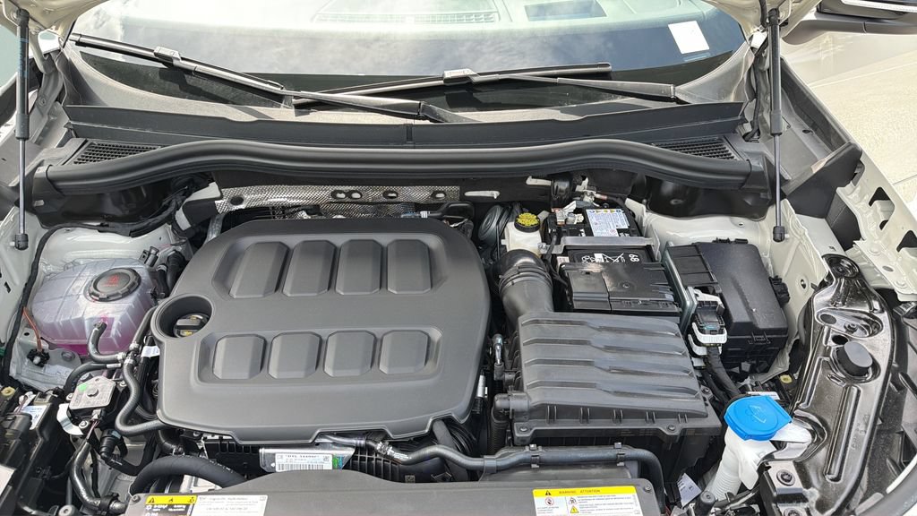 New 2026 Volkswagen Tiguan SE R-Line FWD image 29