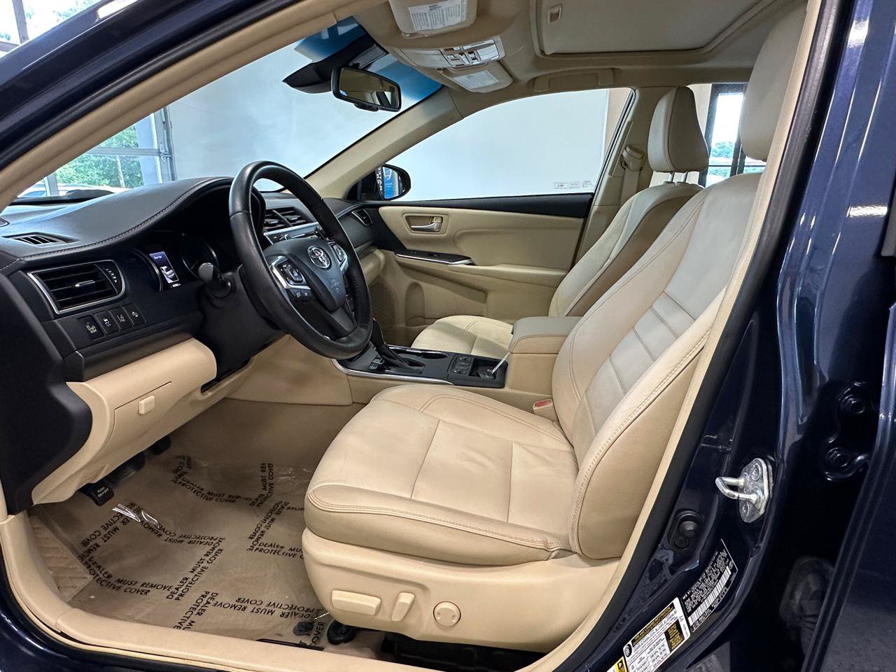 Used 2015 Toyota Camry XLE w/ Moonroof Package FWD image 17