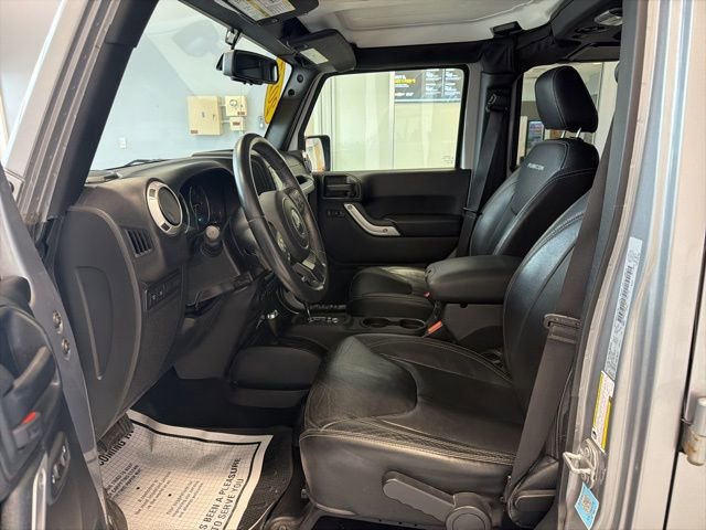 Used 2017 Jeep Wrangler Unlimited Rubicon w/ Connectivity Group image 9