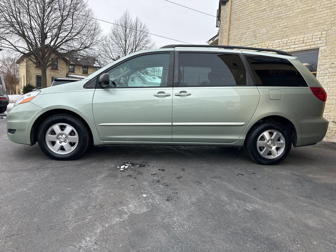 Used 2006 Toyota Sienna LE FWD image 2