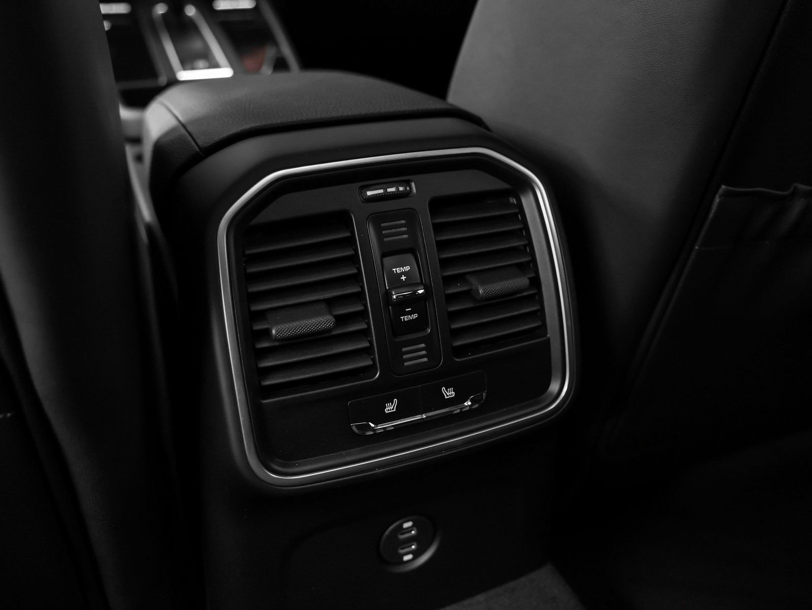 Certified 2025 Porsche Macan image 39