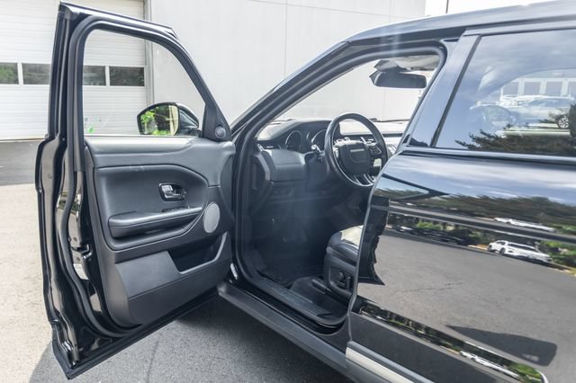 Used 2019 Land Rover Range Rover Evoque SE AWD/4WD image 24