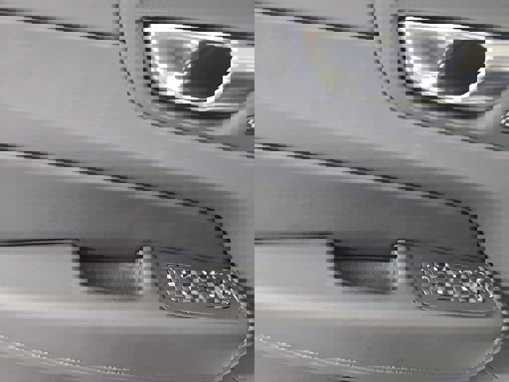 New 2025 Volvo XC60 B5 Plus w/ Protection Package Premier image 24