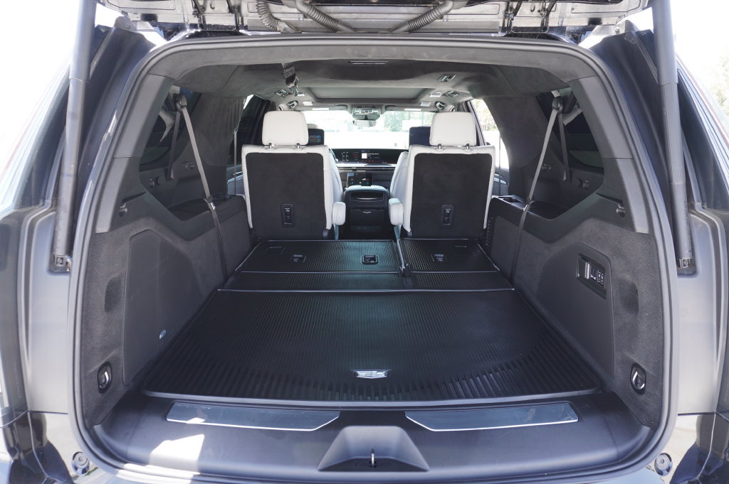 Certified 2025 Cadillac Escalade ESV V AWD/4WD image 11