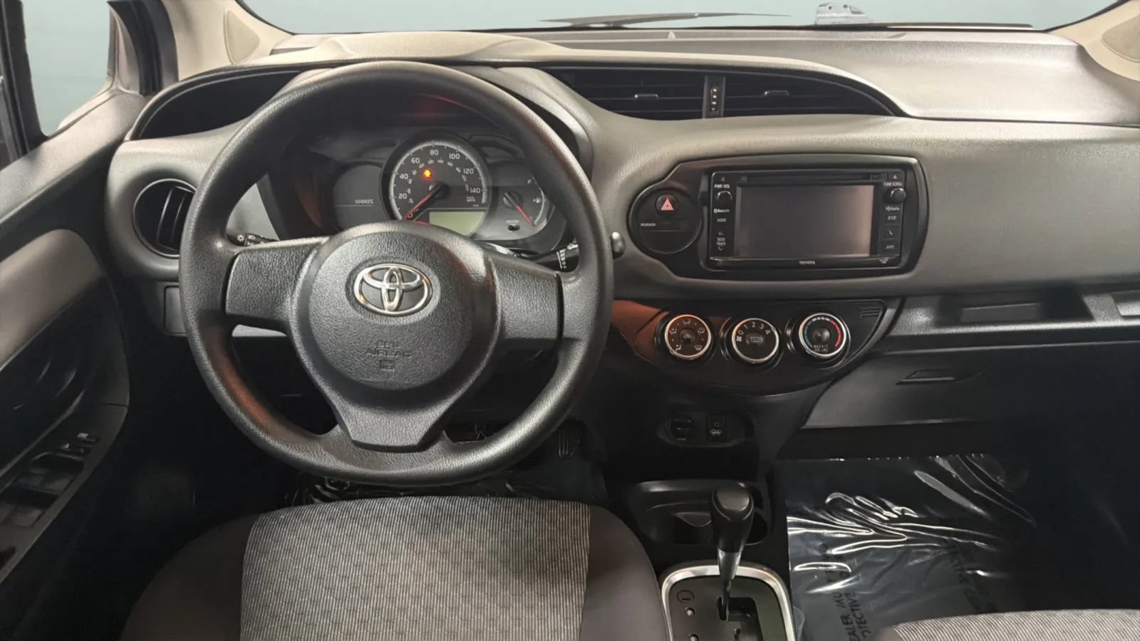 Used 2015 Toyota Yaris L FWD image 10