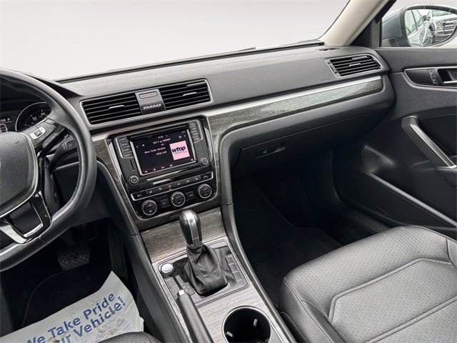 Used 2018 Volkswagen Passat 2.0T SE image 11
