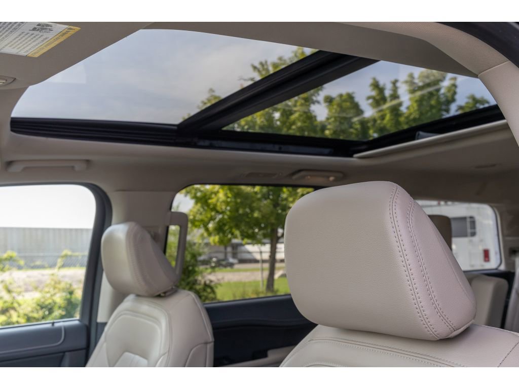 Used 2024 Ford Expedition Limited image 19