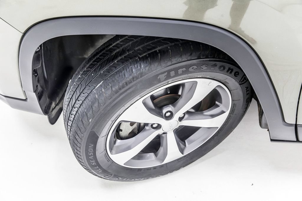 Used 2020 Jeep Cherokee Limited AWD/4WD image 12