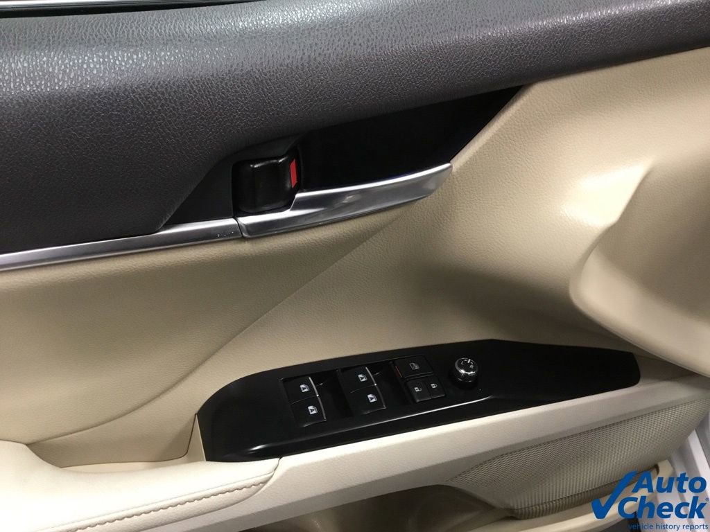 Used 2020 Toyota Camry XLE image 19