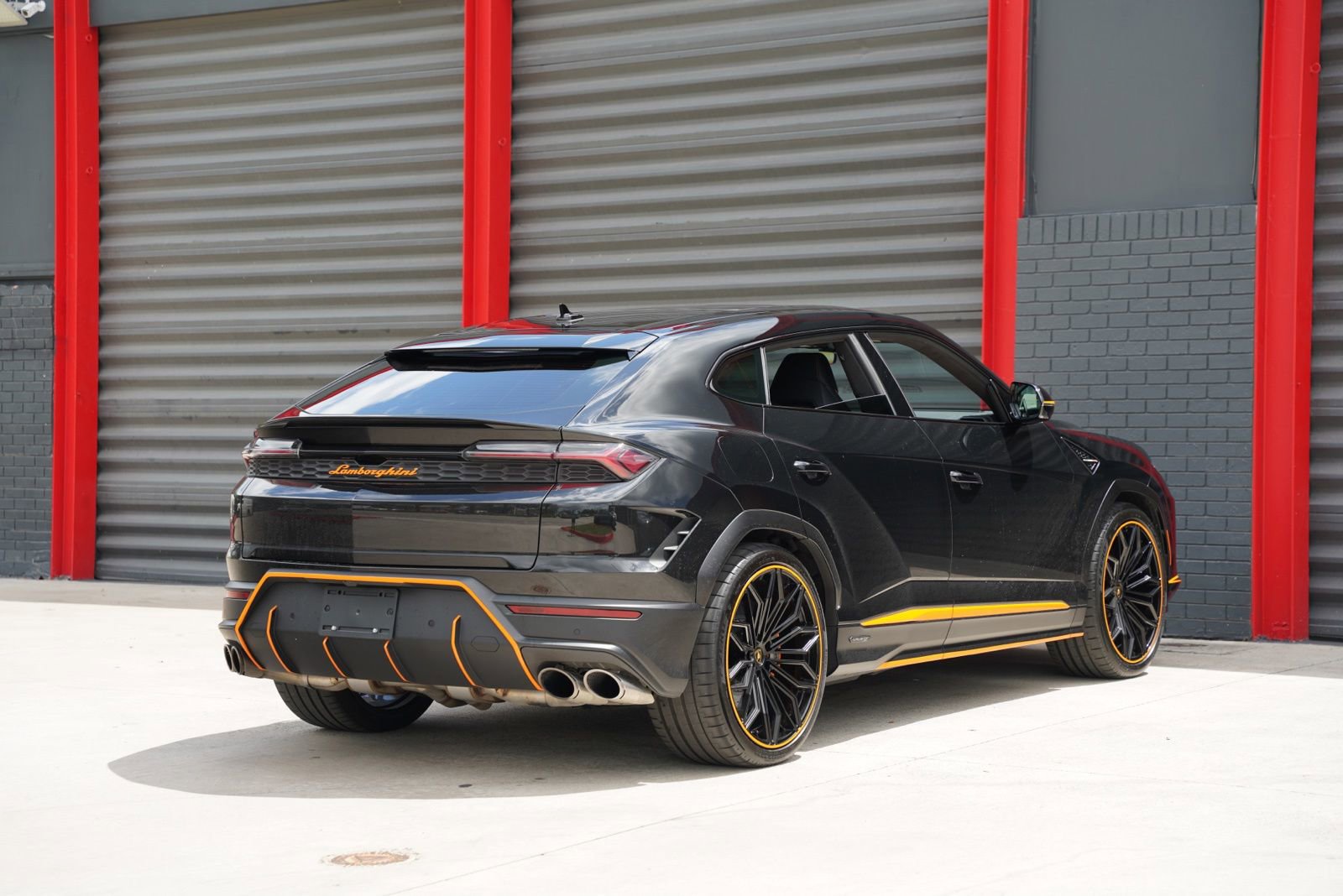 Used 2025 Lamborghini Urus SE image 10