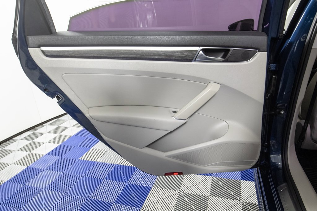 Used 2018 Volkswagen Passat 2.0T SE image 14