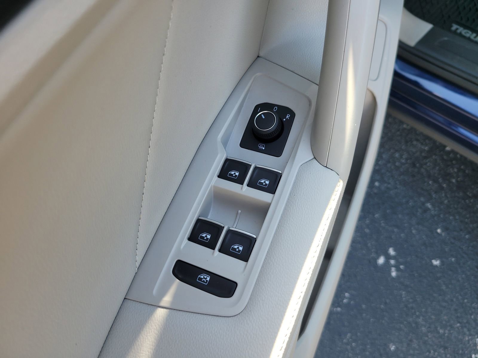 Used 2024 Volkswagen Tiguan SE image 15