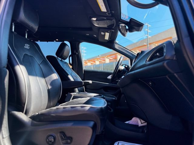 Used 2018 Chrysler Pacifica Limited w/ Advanced Safetytec Group FWD image 33