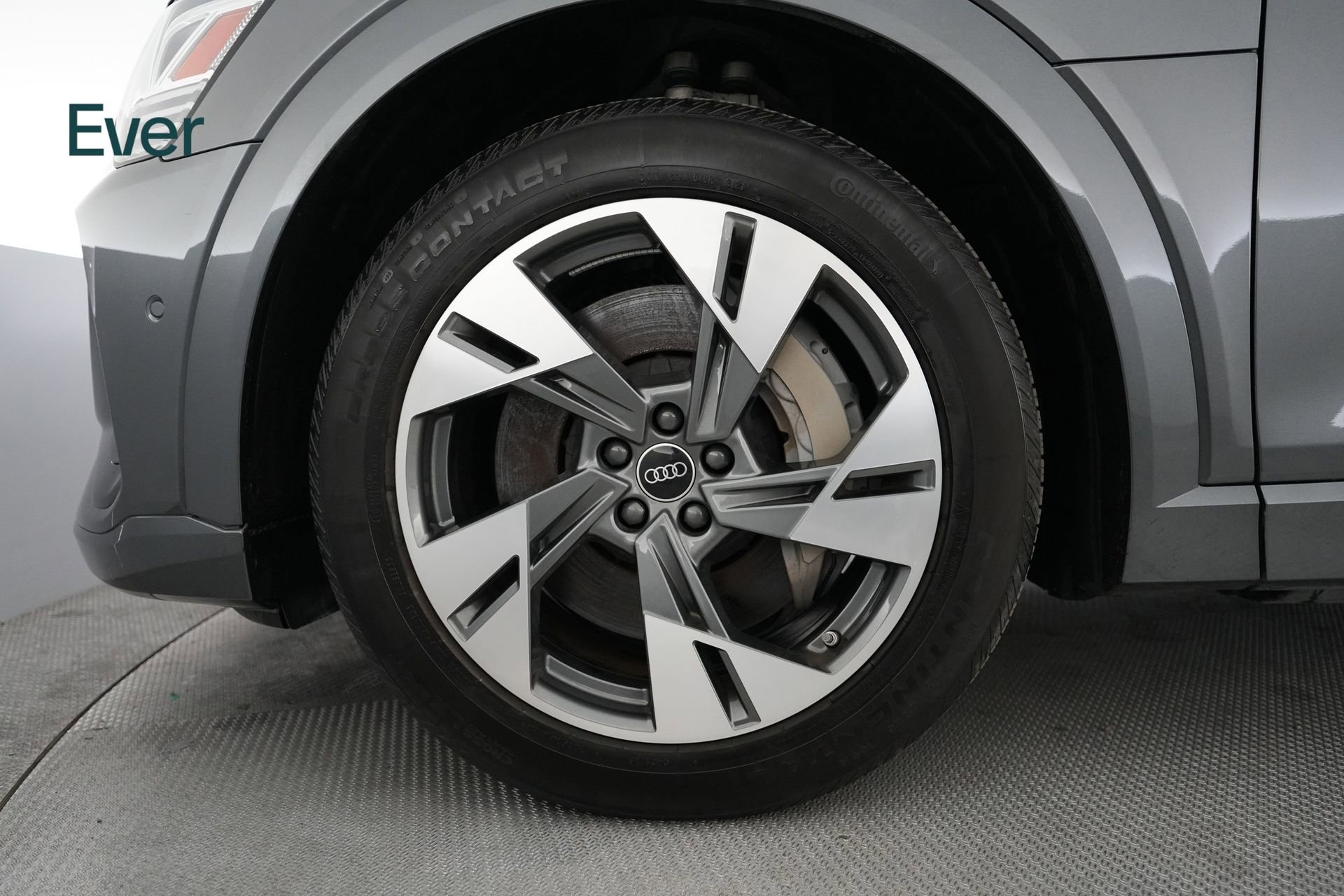 Used 2022 Audi e-tron Premium w/ Convenience Plus Package image 19