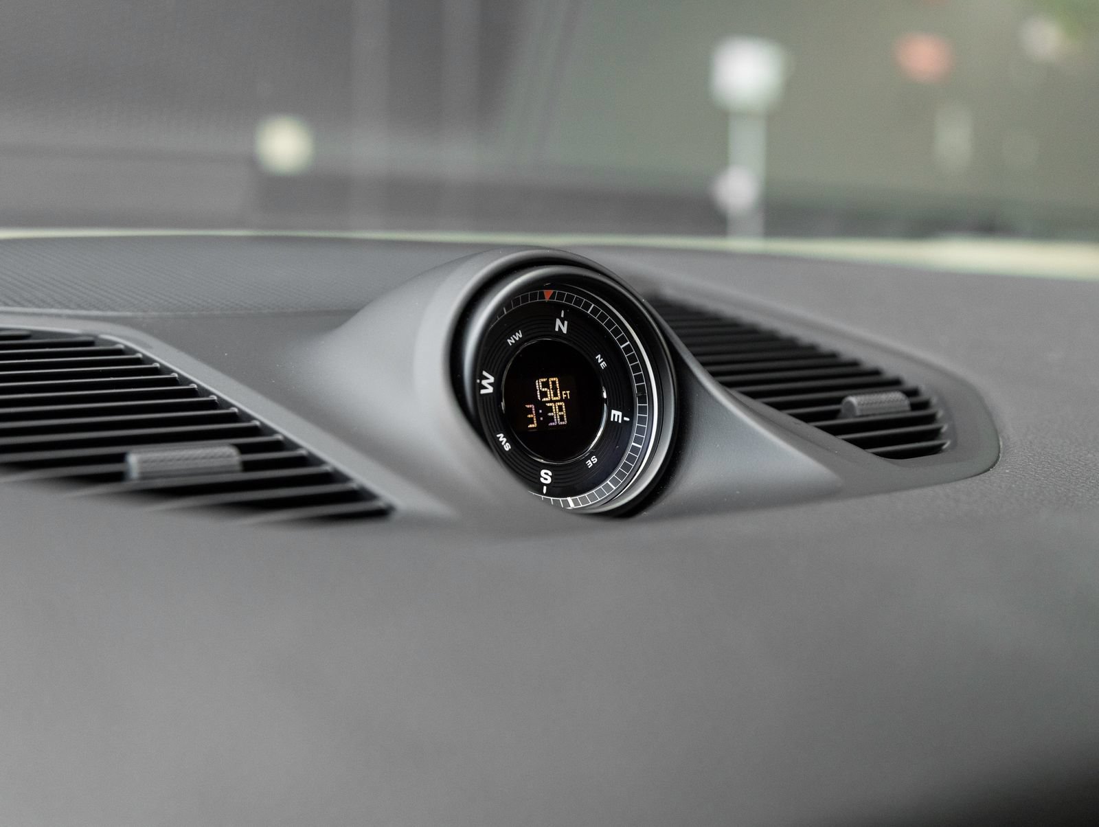 Certified 2024 Porsche Cayenne Coupe AWD/4WD image 25