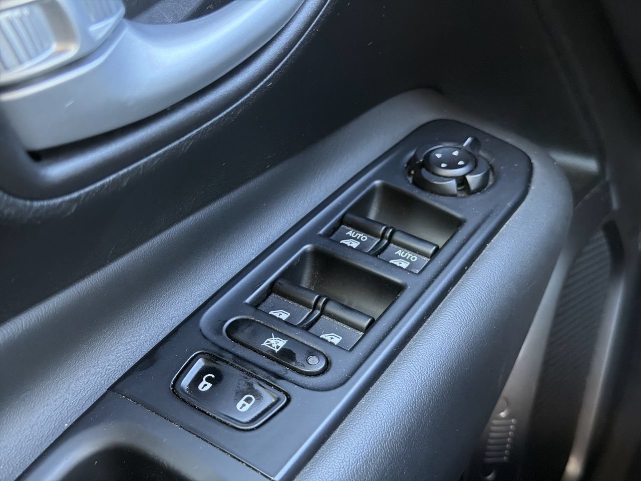 Used 2023 Jeep Renegade Latitude AWD/4WD image 11