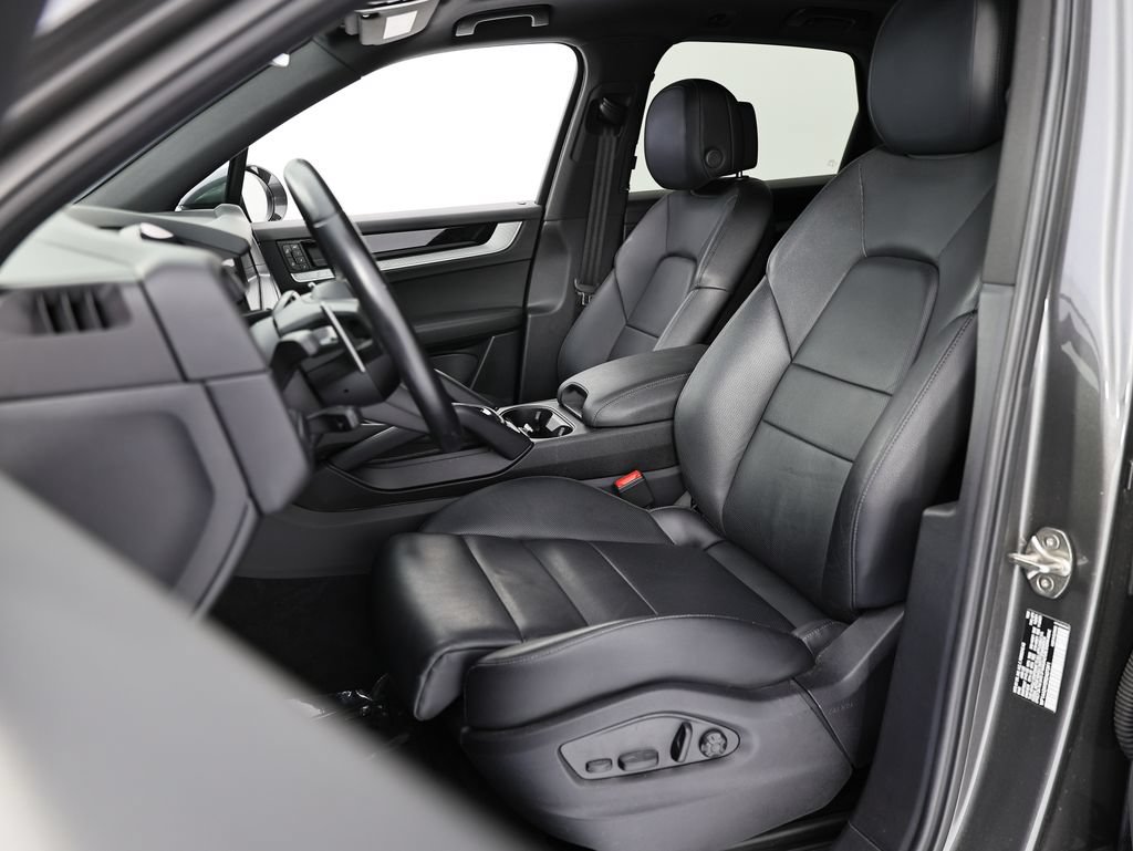 Used 2024 Porsche Cayenne AWD/4WD image 5